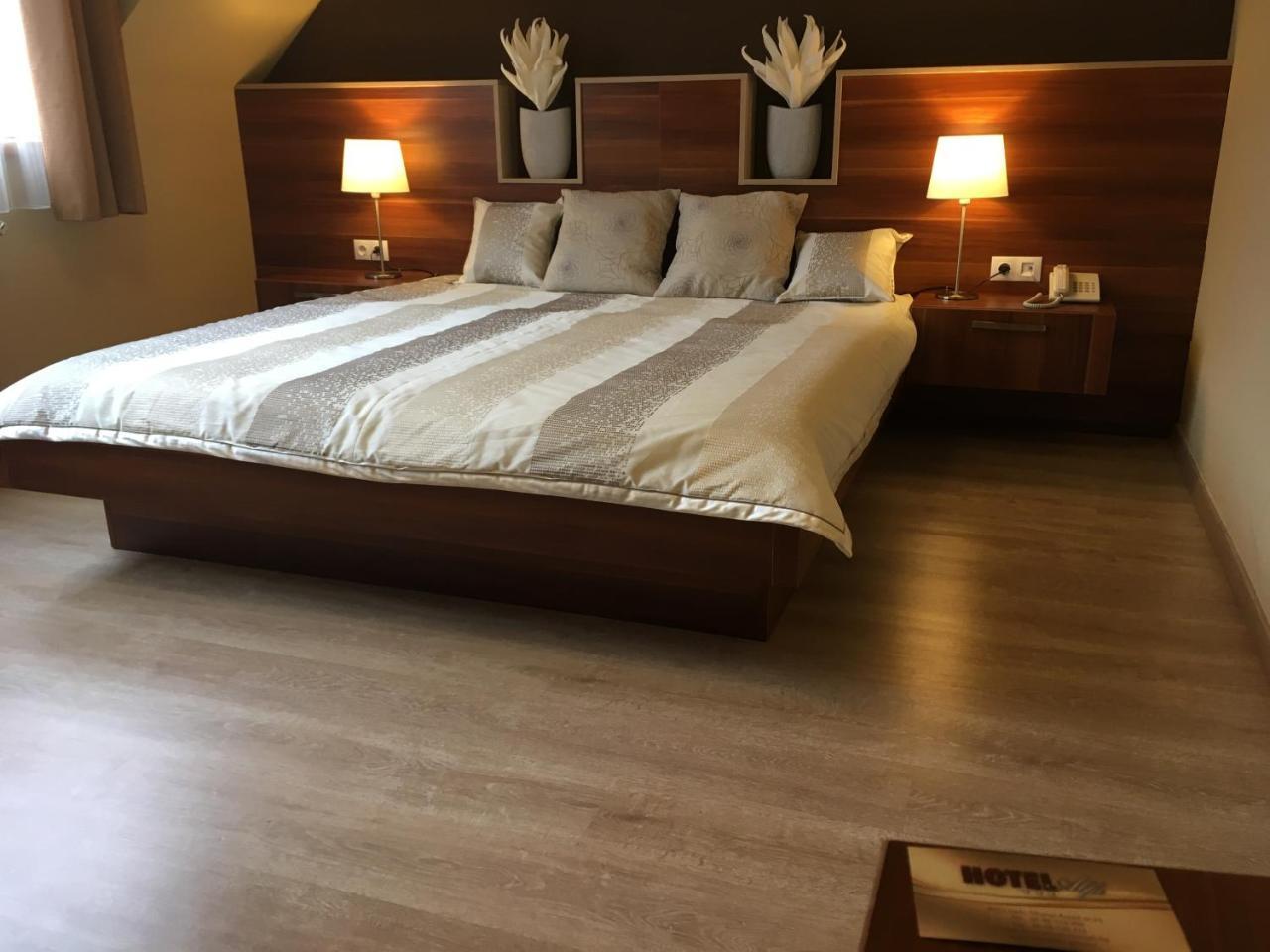 阿尔法酒店 杰尔 外观 照片